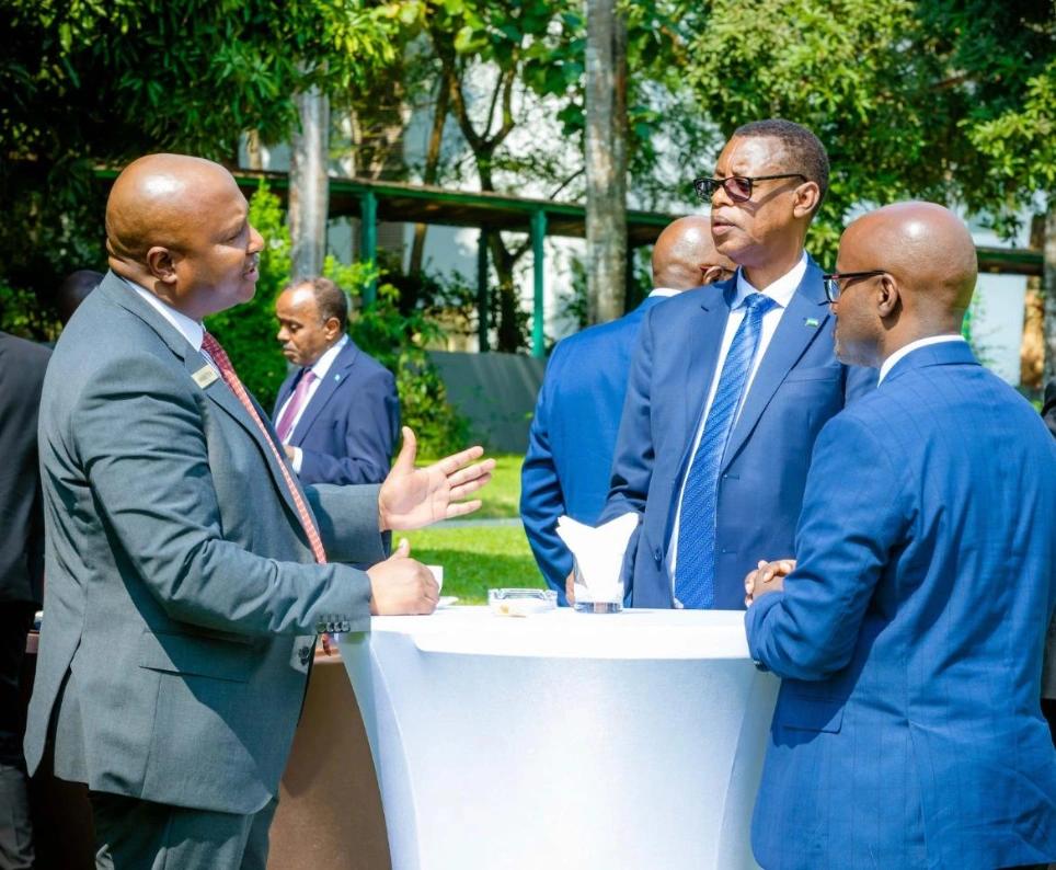 TanganiaMika's tweet photo. Mr @PatrickMuyaya @fatshi13 @Presidence_RDC can you explain to us  about this 👇👇👇👇👇👇👇👇 @eacrf_DRC @jumuiya let us be sincere when we play the politics!!!!!!!! https://t.co/YigKRZnPt0