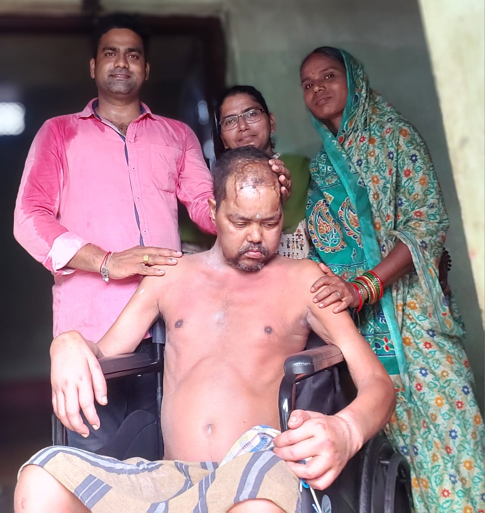 trust_nct's tweet photo. Today Narayan Charitable Trust (nct) had provided a wheel chair to a very needy patient after getting information about his seriousness and incapability of affording a wheel chair within a few hours.
@CMCCuttack 
@CuttackDM
@CMO_Odisha
#service_to_mankind_service_to_god https://t.co/d1xs1dnfK8