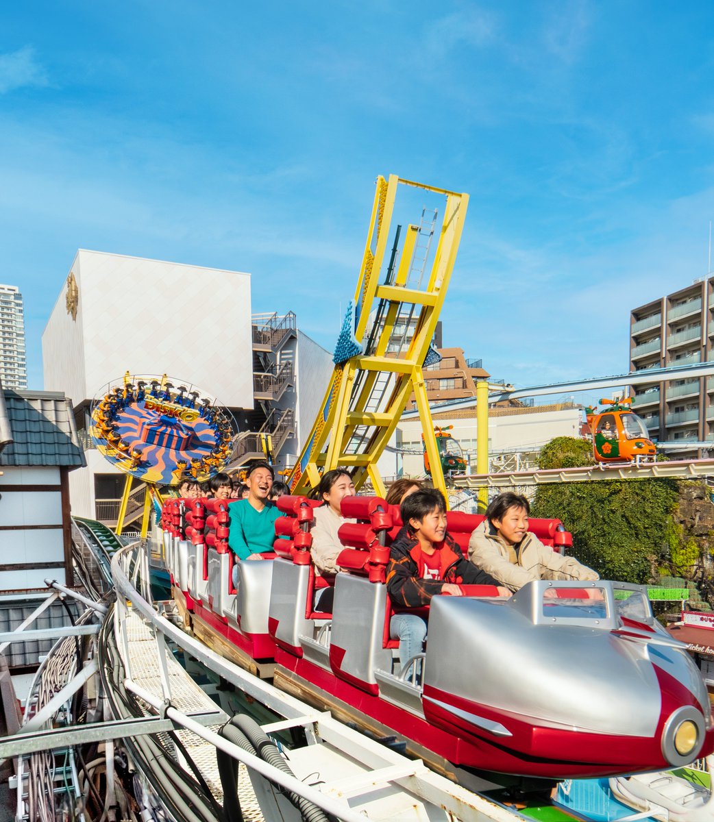花やしき には、今年71周年を迎えた日本現存最古のローラーコースター