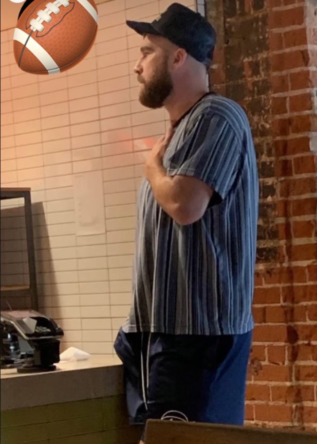 Travis spotted in LA today

He has to be out in lake Tahoe on Wednesday. Got to get over that jet lag haha.

#TaylorSwift #TravisKelce #TAYVIS