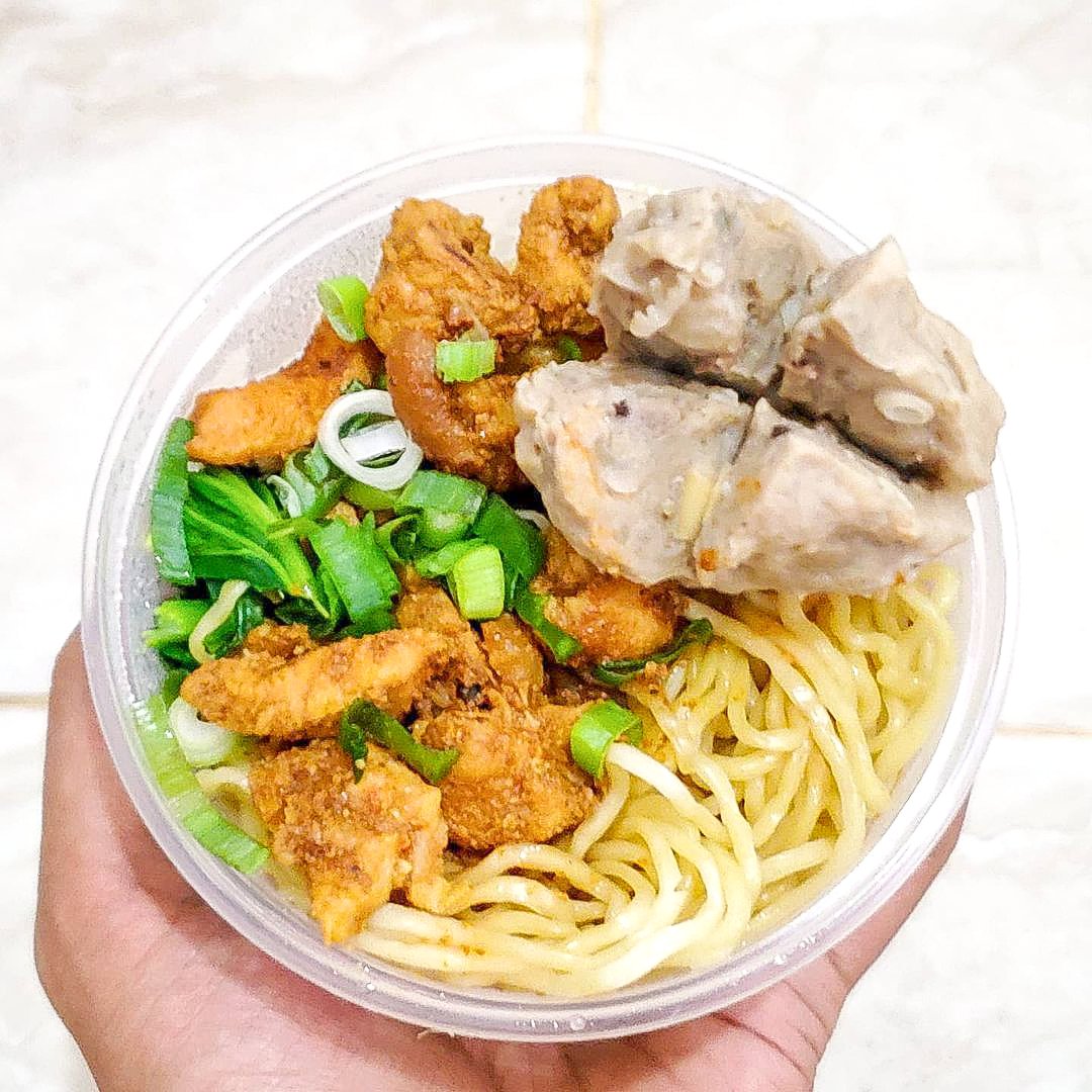 wa4kind's tweet photo. Day 30
Mie Ayam + Bakso Urat

Siapa yg kalo lebaran bosen makan ketupat pengen makan bakso?  Yap, lebaran ga lengkap kalo ga ada bakso, so gw tutup thread ini dengan menu mie ayam lengkap dengan bakso  urat jumbo. Thanks yg udah ngikutin dari awal, see you in  another thread !👋 https://t.co/CEoRbtFZam