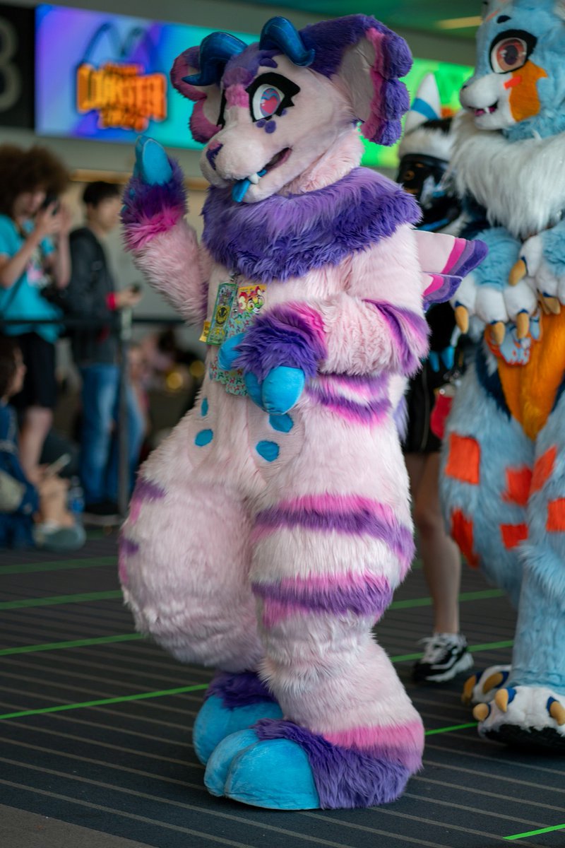 Finally home! Goodnight everyone! &lt;3
#Anthrocon2024
📸 <a href="/SirDrewTheFree/">Sir Drew The Free</a>