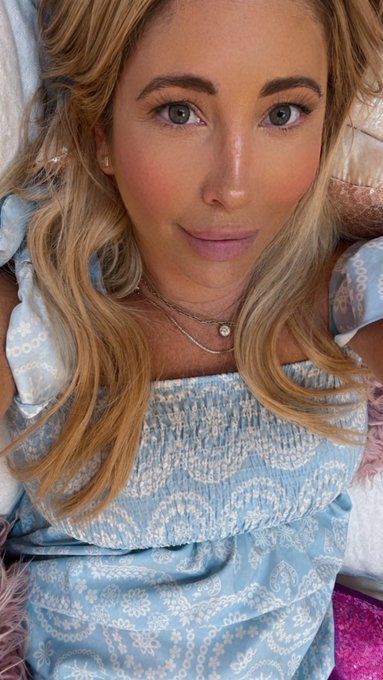 Tuck me in https://t.co/9vlpN0T6Z2 https://t.co/8vwXKji1ib