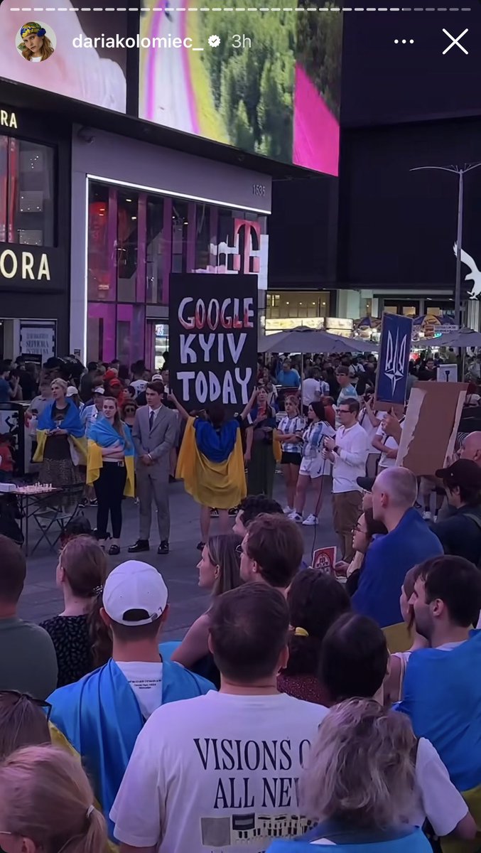 OstapYarysh's tweet photo. New York, Chicago, Washington. Ukrainians rallied to protest Russia’s attack on the children’s hospital in Kyiv and call for more support from the US government ahead of the NATO summit. https://t.co/D2g6rR9nrh