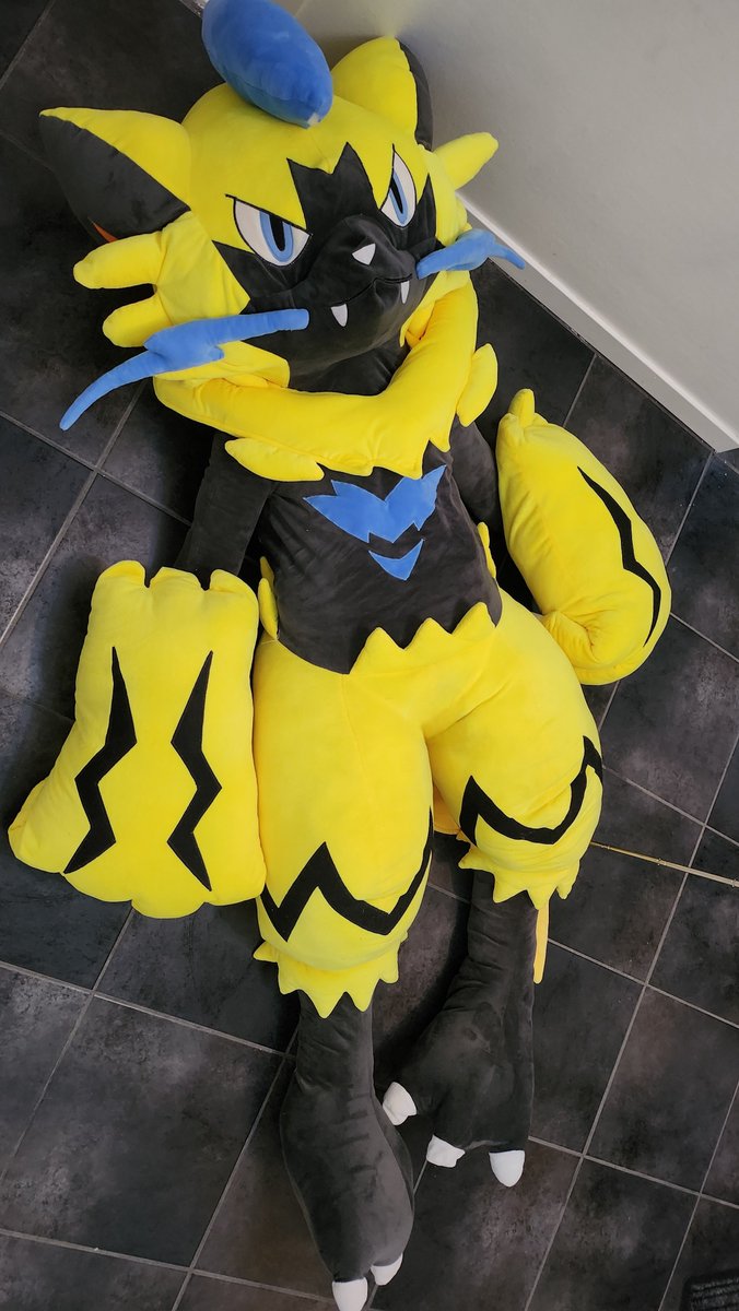 Naomi_Sutsu's tweet image. Lifeless...?

#Zeraora #Plushsuit ?