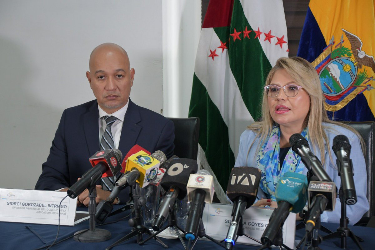 En rueda de prensa la Presidenta de la <a href="/CorteManabi/">Corte Provincial de Justicia de Manabí</a>, Mayra Bravo, agradeció la visita de la Vocal del <a href="/CJudicaturaEc/">Consejo de la Judicatura</a>, <a href="/SolandaGoyes/">Solanda Goyes</a>, resaltó el trabajo que el Pleno realiza para impulsar la reconstrucción del Palacio de Justicia de #Portoviejo y fortalecer el sistema judicial.