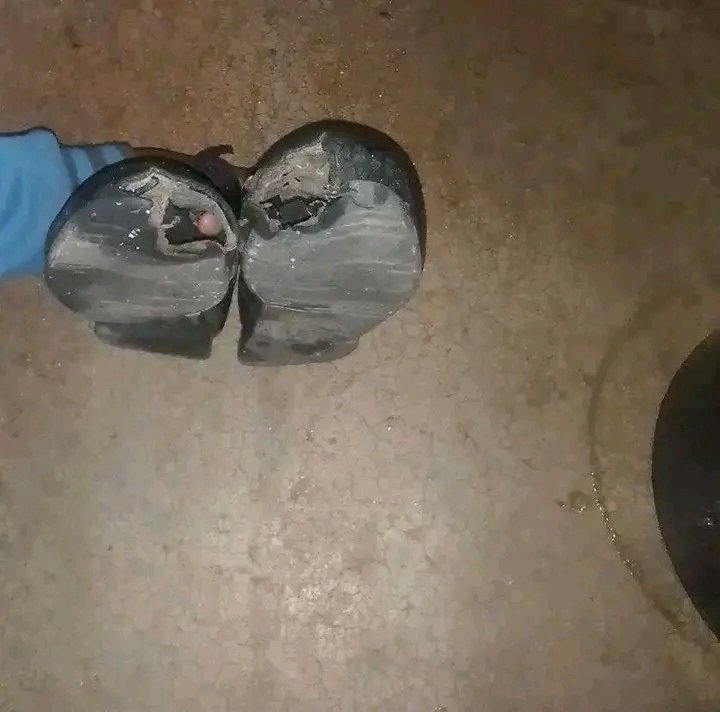 BlHarity's tweet photo. @PhophiRamathuba Greetings 🙏l am asking with a very sad heart to please help my child with school shoes.She doesn't have  shoes to go to school .I am unemployed with no income. 💔please if you could donate me or help me with R280 to buy her shoes il be very much greatful 😥🙏 
0822834644 https://t.co/2YWIh0uRMB