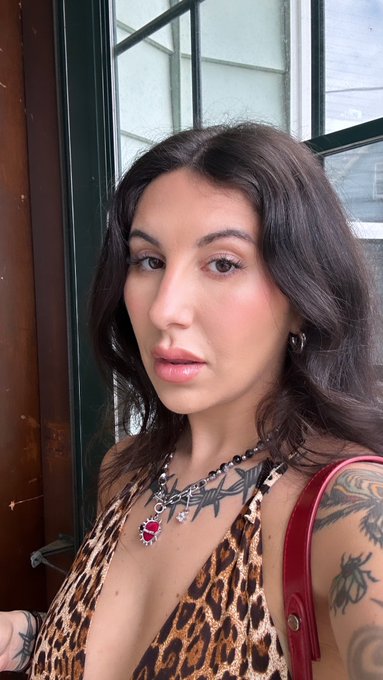 🌹thriving lately https://t.co/YtfgBpM1QV