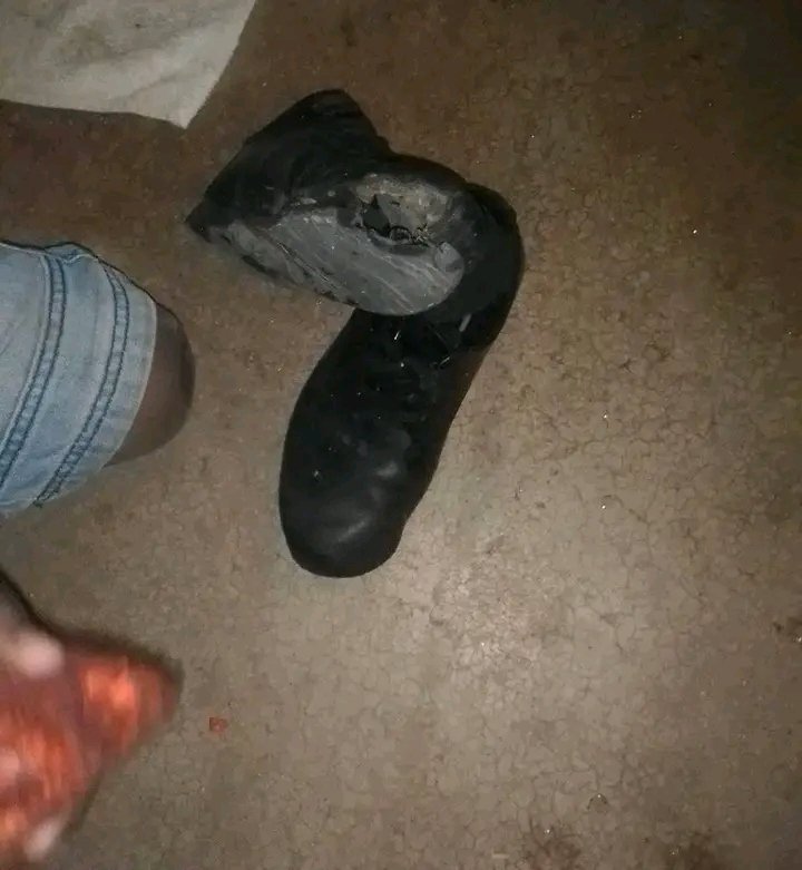 BlHarity's tweet photo. @Anele Greetings 🙏l am asking with a very sad heart to please help my child with school shoes.She doesn't have  shoes to go to school .I am unemployed with no income. 💔please if you could donate me or help me with R280 to buy her shoes il be very much greatful 😥🙏 
0822834644 https://t.co/NE5slHkjHk