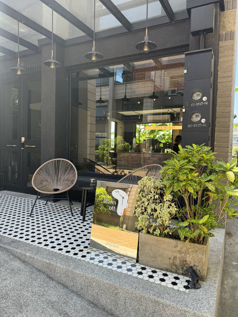 TLGUO's tweet photo. 關掉鬧鐘

退房時間可以在下午一點時間
可以好好慵懶

早餐大多是店家自製很用心
選用當地特色鴨賞，鳳梨果醬，優格 https://t.co/W77EXLGMea