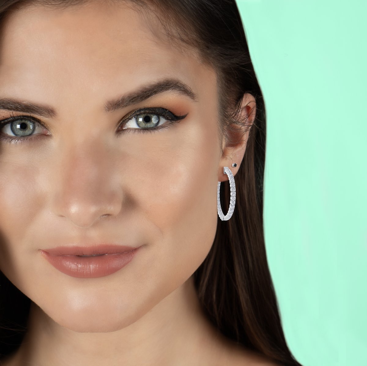 SuperJeweler's tweet image. Diamond hoops for your everyday sparkle✨
SHOP HERE NOW-
vist.ly/3d34a
.
#superjeweler #diamondhoops #whitegold #diamondearrings #summerjewelry