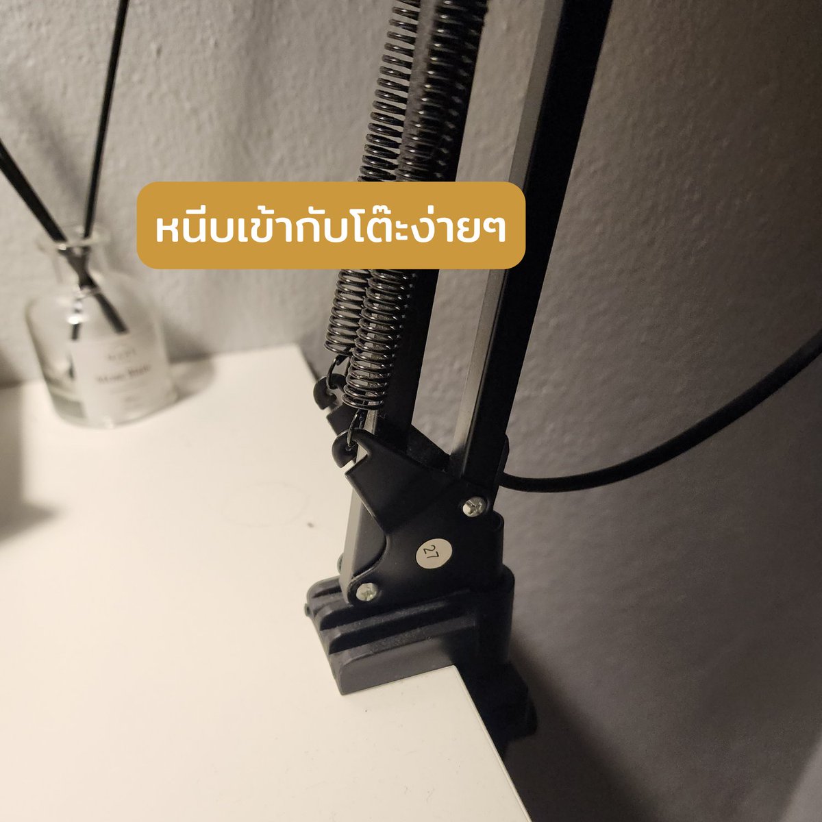 Sleepreviewja's tweet photo. บอกต่อโคมไฟอันนี้จึ้งเกินไป ชอบที่มันหนีบกับโต๊ะได้ *ตั้งพื้นไม่ได้นะ แล้วมันปรับองศาไฟได้ หาหลอดไฟสีสวยๆ ใส่ได้เลย ให้ฟีลอบอุ่นเกิ๊น มาเที่ยวห้องเราได้นะ  
พิกัดแอปฉ้ม : https://t.co/u1yyGtzFvb

#โคมไฟหนีบโต๊ะ #โคมไฟสวยๆ #โคมไฟShopee #โคมไฟLazada https://t.co/9X1fMt63kB