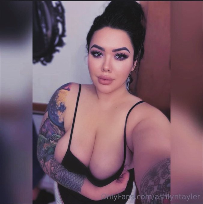 Who likes mommy milkers? https://t.co/hI7olp3VzQ