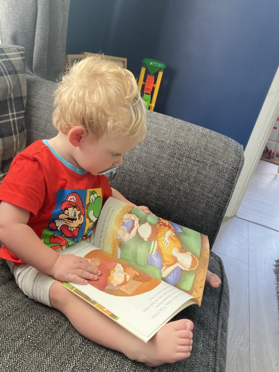 Coby90263897's tweet photo. Who doesn’t love a good book #harryandhisbucketfullofdinosurs https://t.co/FV6uRES7Hx
