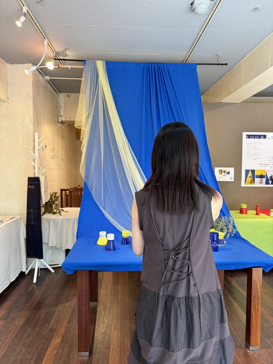 WORLDTIMES8's tweet photo. 今回のサポートメンバー!
絵本作家 イケダコウスケ
WORLDTIMES STAFF Yukari
ギャラリーでの展示は初めてという事で
詩織ちゃんのサポートをしっかりこなしてくれてます
ご来店の際、ご質問ありましたら
お気軽にお声がけください♪
#worldtimes #gallery #art #TOU展
#佐藤詩織 https://t.co/Q5tmyjD2AN