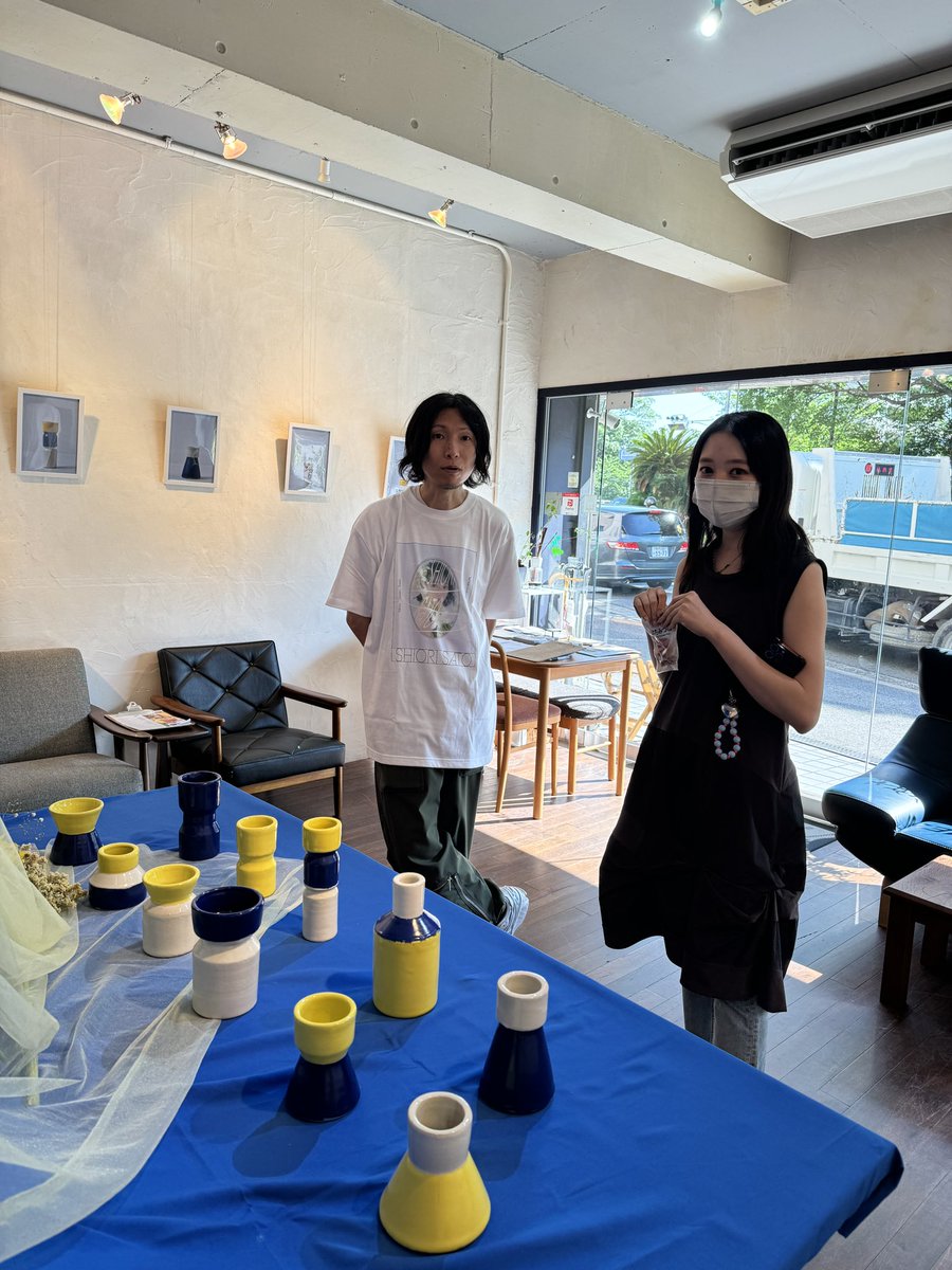 WORLDTIMES8's tweet photo. 今回のサポートメンバー!
絵本作家 イケダコウスケ
WORLDTIMES STAFF Yukari
ギャラリーでの展示は初めてという事で
詩織ちゃんのサポートをしっかりこなしてくれてます
ご来店の際、ご質問ありましたら
お気軽にお声がけください♪
#worldtimes #gallery #art #TOU展
#佐藤詩織 https://t.co/Q5tmyjD2AN