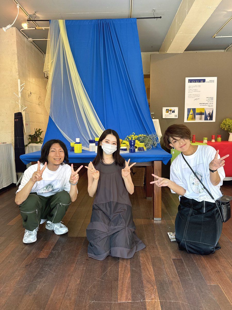 WORLDTIMES8's tweet photo. 今回のサポートメンバー!
絵本作家 イケダコウスケ
WORLDTIMES STAFF Yukari
ギャラリーでの展示は初めてという事で
詩織ちゃんのサポートをしっかりこなしてくれてます
ご来店の際、ご質問ありましたら
お気軽にお声がけください♪
#worldtimes #gallery #art #TOU展
#佐藤詩織 https://t.co/Q5tmyjD2AN