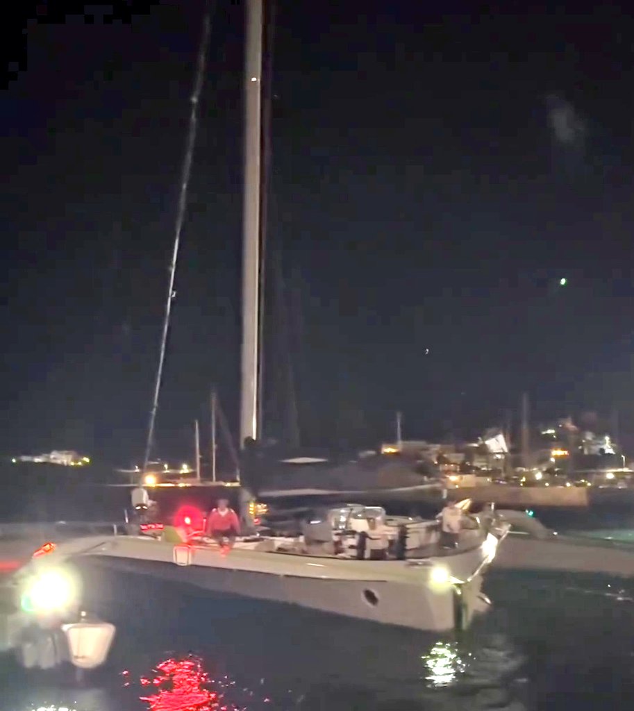 UltimBoat's tweet photo. #Ultime #MOD70 #Multi70 #Aegean600
C'est vers 3h20 cette nuit, dans un finish tendu, Erik Maris et son équipage sur Zoulou se sont imposés sur la 4eme édition de l'Aegean 600. Avec 2 min d'avance sur Argo. Nouveau record de l'épreuve en 1j 13 h 18 min et 52 sec. https://t.co/uesFfg75YM
