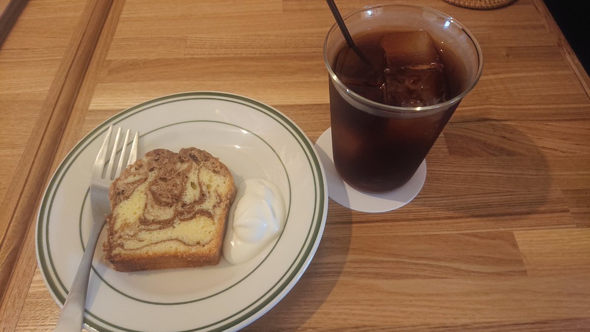 ウィスカコーヒーさんの
アイスコーヒーとパウンドケーキ✨