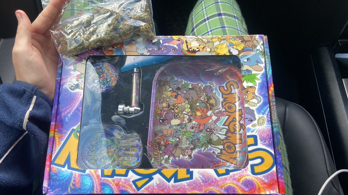 whosbedisthis54's tweet photo. Ready for the weekend 🤙 #smokemon https://t.co/L98kxMwEgk