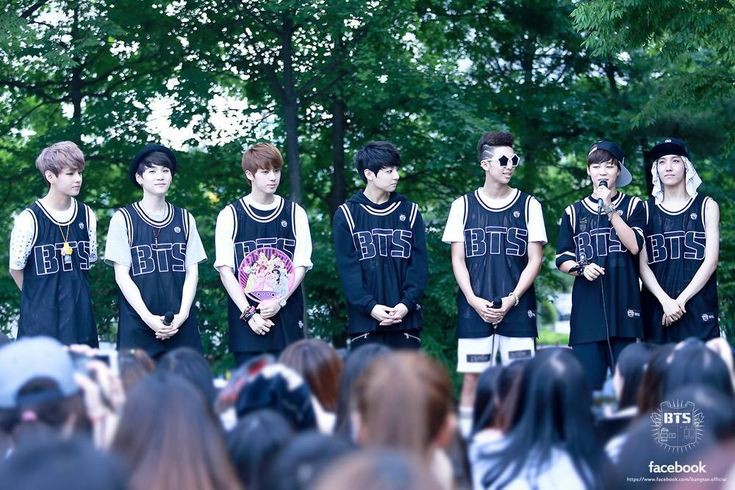 Elakyaa07's tweet photo. From the start till the end with BANGTAN 💜
⟭⟬⟭⟬  🫶
APOBANGPO 💜🎉 https://t.co/mzE5U5eE5t