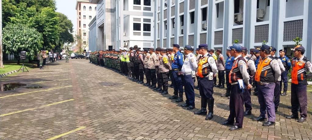 Apel Pasukan Pengamanan dalam rangka kunjungan Pimpinan Al- Azhar Kairo Mesir (Grand Syekh Al Azhar as- Syarief) Prof. Dr. Ahmed at-Tayyeb ke UIN Syarief Hidayatullah Jakarta, Selasa 09 Juli 2024