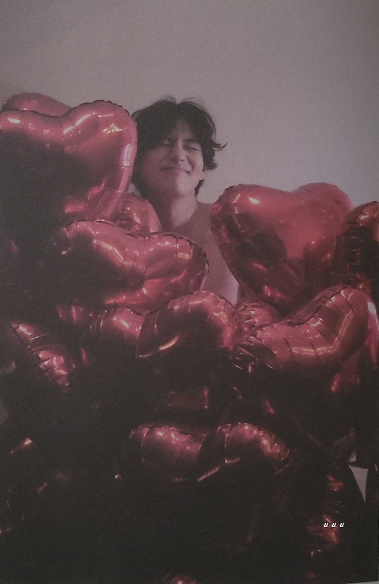 taeguide's tweet photo. Naked and surrounded by heart shaped red balloons https://t.co/L1sHyanroI