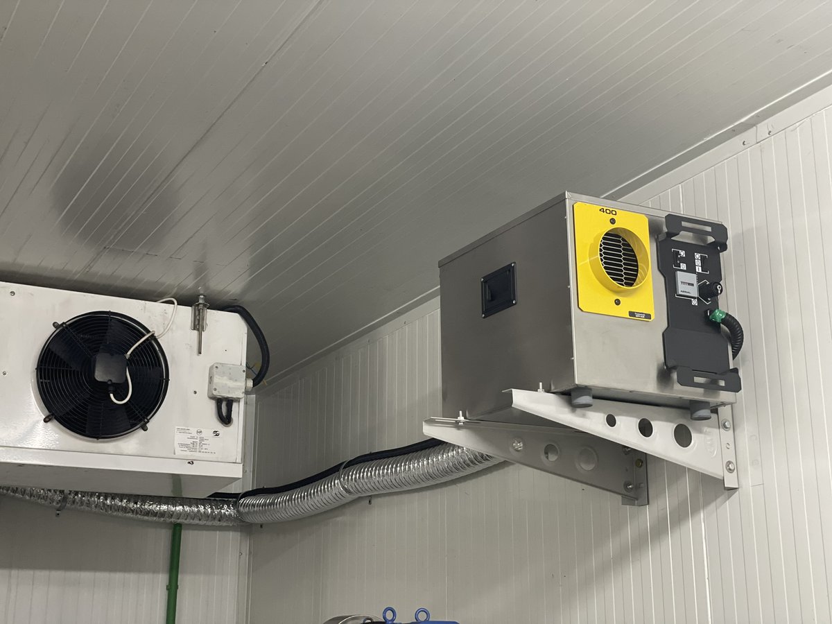 ctrltech4u's tweet photo. Preserve Perfection: Dehumidifiers for Cold Rooms Across Industries! Maintain optimal conditions in your cold room with our advanced dehumidification system, available in desiccant &amp; compressor types.  #Dehumidifier #ColdRoom #ColdStorage #UAE #Ctrltech4u https://t.co/O9iirsFkcT https://t.co/5PbHeSpLO1