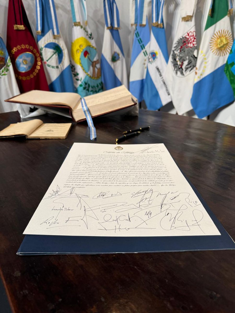 Los diez puntos que firmamos en el Pacto de Mayo son lógicos y necesarios para reconstruir las bases de Argentina y reinsertar a nuestro pueblo en la senda del desarrollo. Queremos contribuir a que el Gobierno Nacional logre el crecimiento de una economía libre y pujante, junto