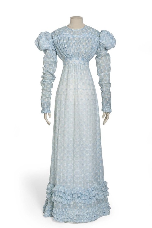 plummie9's tweet photo. France

Pretty Dress, 1820-25.

Possibly silk or cotton mousseline.
Length: 143 cm Waist: 60 cm

©️ @madparisfr 
#FashionHistory https://t.co/BpRS986t0d