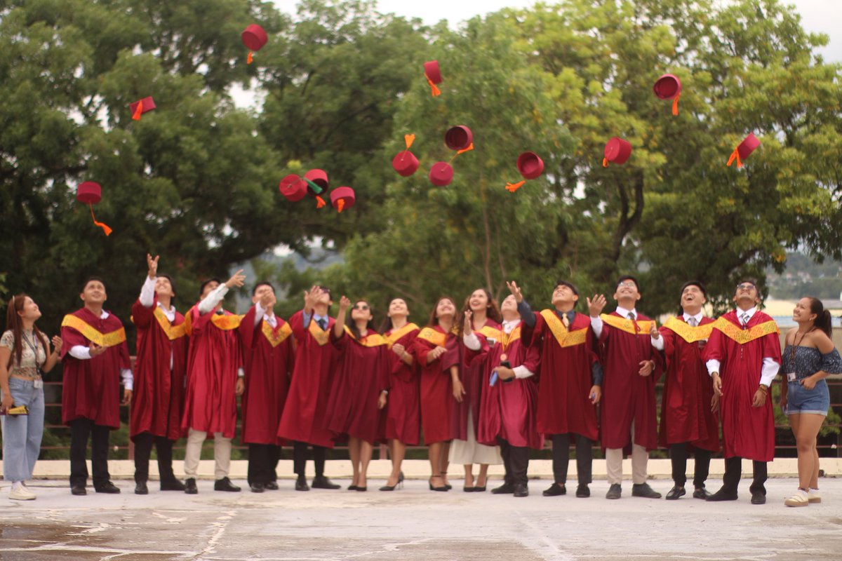 myqueueboss's tweet image. Through our struggles together, we've grown stronger. College life was fun for 5 years bcz of you guys 🫶🏻