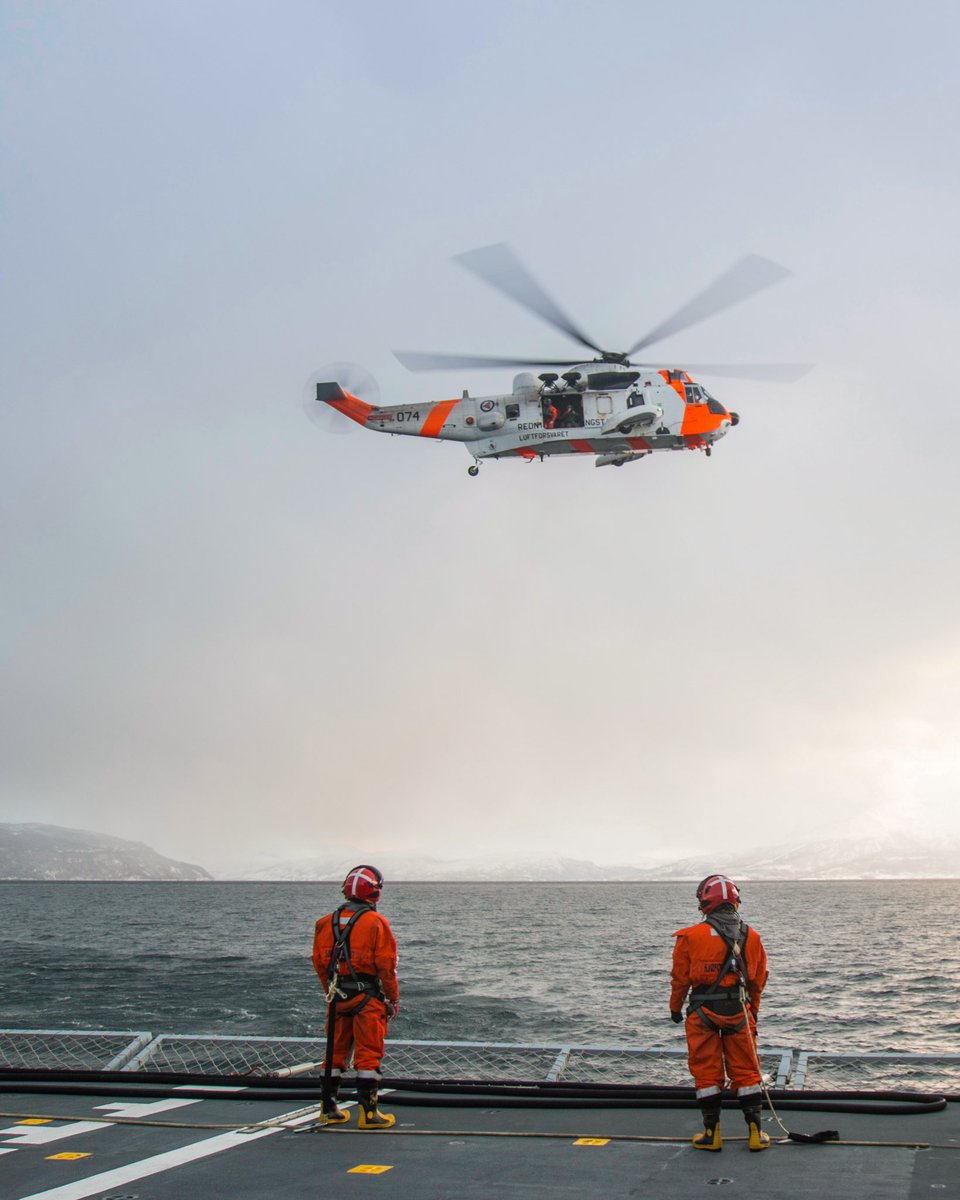 Forsvarsdep's tweet image. 🇳🇴 Norway is donating spare parts for Sea King helicopters to Ukraine 🇺🇦 🚁 

This donation will support the operation and maintenance of the helicopters donated by Germany 🇩🇪 

👉 More: regjeringen.no/en/aktuelt/nor… 

#NATOSummit #WeAreNATO 
📷 Mats Hjelmeland / Forsvaret