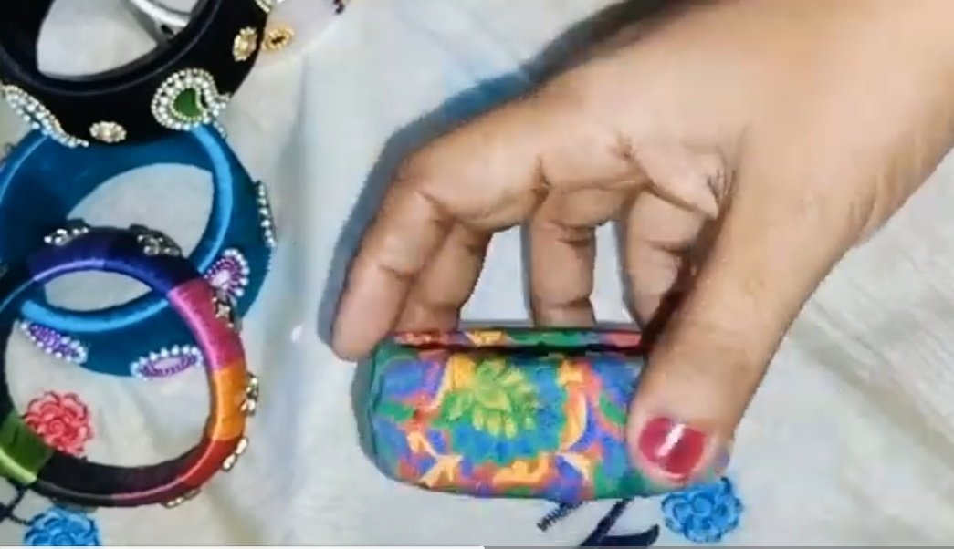 ManjulaCh5's tweet photo. I designed fabric bangles and ear rings and for this please subscribe to my channel MOM VLOGS
https://t.co/wlc6eiiEO7
#banglesmaking
#fabricbangles https://t.co/Ff7LoXAcMt