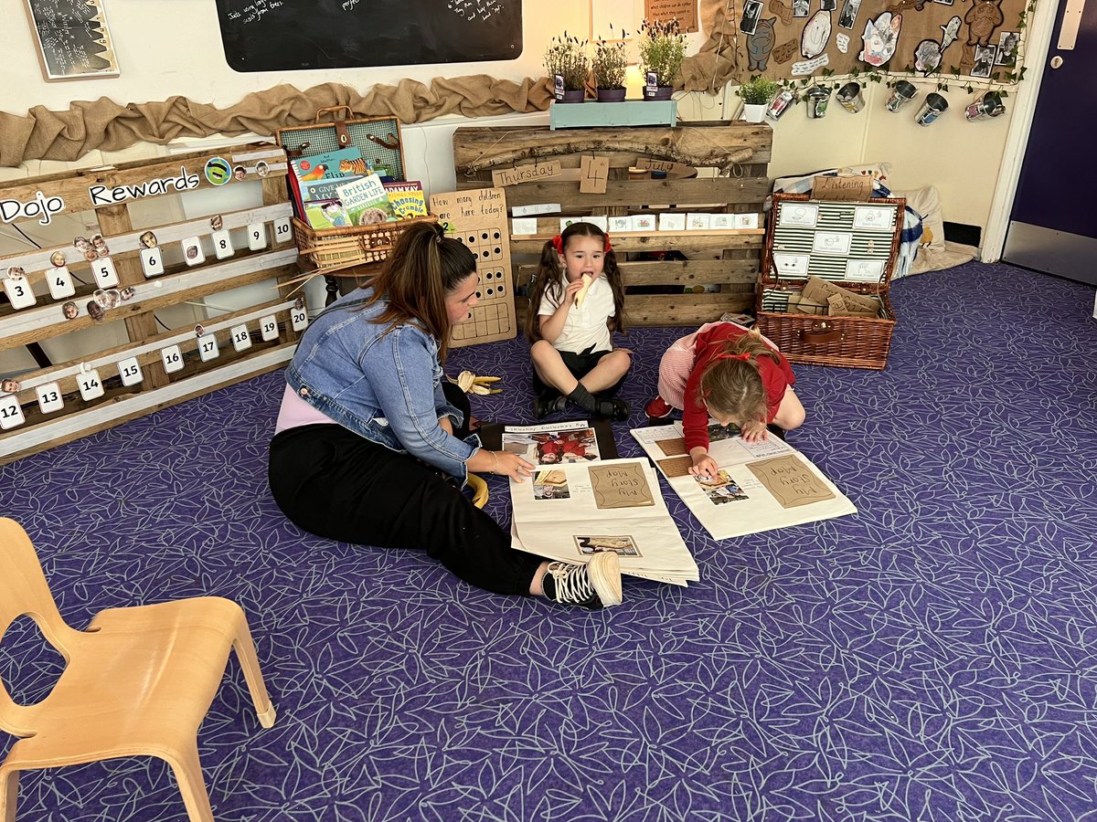 RinglandPrimary's tweet photo. Lovely to have so many families join us at our first Booknic of the year 📖 🥪 🍇 🧺 It’s great to be able to share the children’s learning in this way 😎 ☀️ https://t.co/8OeTSbdtJq