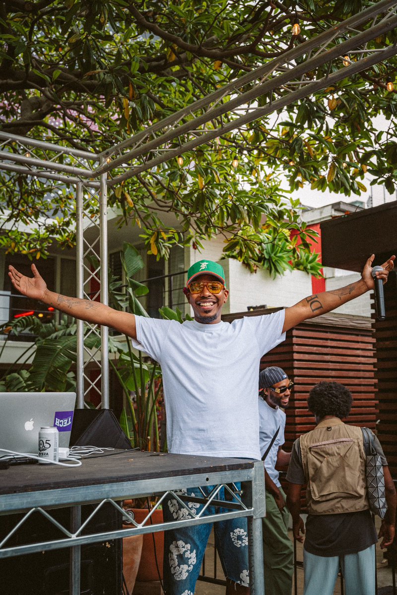 DREWWWWW____'s tweet image. Always this Happy