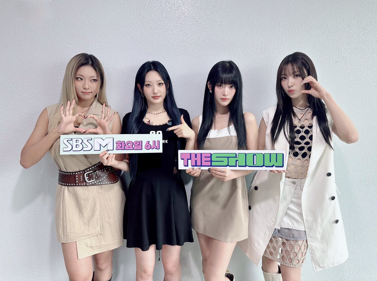 theshow_offcl's tweet photo. 더쇼는 행복할 때.. 빗속에서 『국지성호우』를 들어...
｀、、｀ヽ｀ヽ｀、、ヽヽ、｀、ヽ｀ヽ｀ヽヽ｀
ヽ｀、｀ヽ｀、ヽ｀｀、ヽ｀ヽ｀、ヽヽ｀ヽ、ヽ
｀ヽ、ヽヽ｀ヽ｀、｀｀ヽ｀ヽ、ヽ、ヽ｀ヽ｀ヽ
、ヽ｀ヽ｀、ヽヽ｀｀、ヽ｀、ヽ🎧🥹🎧 ヽ｀｀

왜 자꾸 비가 잔뜩 오나 했더니 더쇼가 하이키 무대 봐서
행복해서 자꾸 우는 게 모인거였네•••
국지성호우 짱이다(´°̥̥̥̥̥̥̥̥ω°̥̥̥̥̥̥̥̥)

#H1KEY #하이키 #국지성호우 #Rainfalls #더쇼 @H1KEY_official
