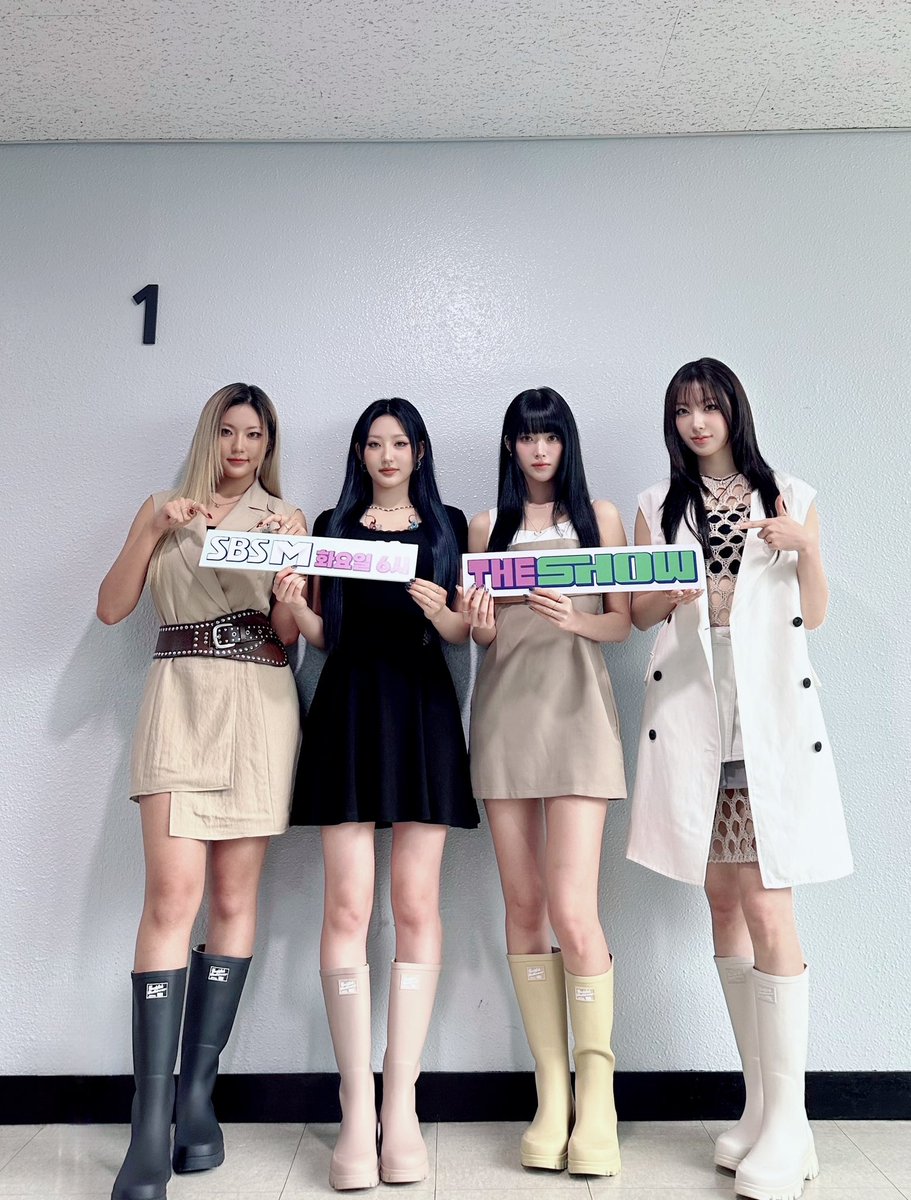 theshow_offcl's tweet photo. 더쇼는 행복할 때.. 빗속에서 『국지성호우』를 들어...
｀、、｀ヽ｀ヽ｀、、ヽヽ、｀、ヽ｀ヽ｀ヽヽ｀
ヽ｀、｀ヽ｀、ヽ｀｀、ヽ｀ヽ｀、ヽヽ｀ヽ、ヽ
｀ヽ、ヽヽ｀ヽ｀、｀｀ヽ｀ヽ、ヽ、ヽ｀ヽ｀ヽ
、ヽ｀ヽ｀、ヽヽ｀｀、ヽ｀、ヽ🎧🥹🎧 ヽ｀｀

왜 자꾸 비가 잔뜩 오나 했더니 더쇼가 하이키 무대 봐서
행복해서 자꾸 우는 게 모인거였네•••
국지성호우 짱이다(´°̥̥̥̥̥̥̥̥ω°̥̥̥̥̥̥̥̥)

#H1KEY #하이키 #국지성호우 #Rainfalls #더쇼 @H1KEY_official
