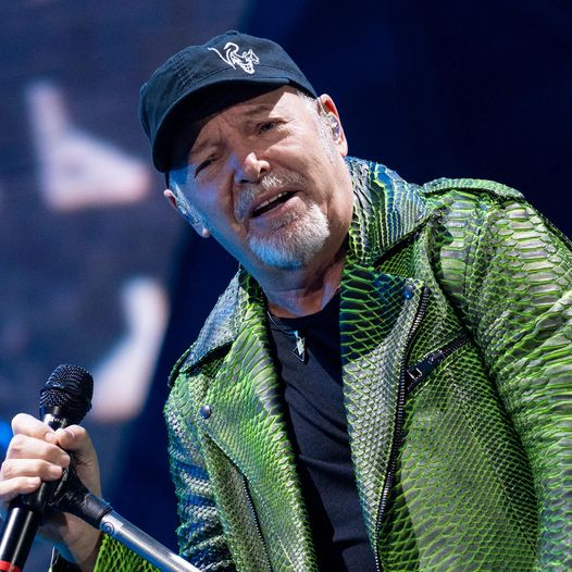 Nell’intervista rilasciata al Corriere della Sera, senza fare mai nomi, la rock star ha dato una stoccata a quegli italiani, come Jannik Sinner, che hanno la residenza fiscale all’estero (e che quindi non pagano le tasse in Italia), portando come esempio la propria situazione