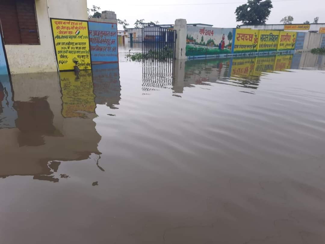 विद्यालय तालाब बने हुए हैं सम्पर्क मार्ग का अता पता नहीं है  क्या ऐसे में ऑनलाइन हाज़िरी जायज़ है??

पूछता है शिक्षक समाज 

#boycottऑनलाइनहाज़िरी 
#रास्तेक्रिटिकलहाज़िरीडिजिटल

<a href="/RahulGandhi/">Rahul Gandhi</a> 
<a href="/yadavakhilesh/">Akhilesh Yadav</a> 
<a href="/myogiadityanath/">Yogi Adityanath</a> 
<a href="/narendramodi/">Narendra Modi</a> 
<a href="/Aamitabh2/">Amitabh Agnihotri</a>