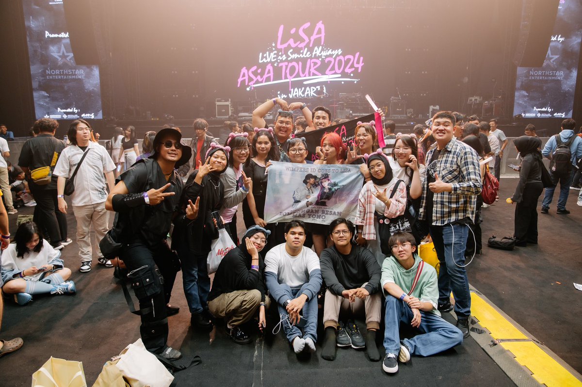 NorthstarEnt_ID's tweet photo. Thank you LiSAKKO Indonesia for the enthusiast🩷🫶🏻
@LiSA_OLiVE
Photo by Foto Konser
#LiSA #LiSASiA2024 #LiSAASiATOUR2024 #NorthstarEntJKT #AstellarExperience #AsiaMusicGroup https://t.co/uV18t0BX2O
