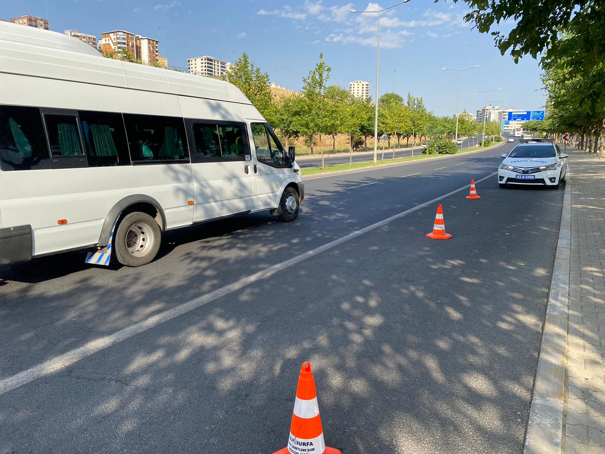 SanliurfaEmnMd's tweet photo. 📍 İl Merkezi

🚓🧑🏻‍✈️ İl Emniyet Müdürlüğümüz Trafik Denetleme Birimlerimizce;

‼️Hız ihlalinden kaynaklı meydana gelmesi muhtemel trafik kazalarının önlenmesi için; 

🛣️ Hız sınırı; 

🚗 Otomobiller için; 7️⃣0️⃣
🚛 Kamyonlar için 5️⃣0️⃣
🚌 Otobüsler için 6️⃣0️⃣
🛻 Kamyonetler için 7️⃣0️⃣ km/saat olan, 

📌 Karaköprü Bulvarında 

 ‼️Hız denetimlerimiz devam etmektedir.

🛣️ Hız yapacağınız son hatanız olabilir.

#trafik
#sanliurfa