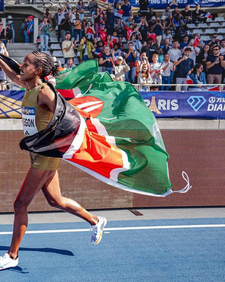 pedersen_clara's tweet photo. At the moment, the only lady who can break Faith Kipyegon's World Record is Faith Herself 😂
Has she made it hard for everyone including herself in Paris 2024 Olympics or she'll chop some seconds off the record again? https://t.co/gqkzpHGyUu