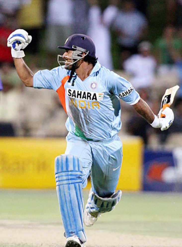 THALAJuni0r's tweet photo. Then came a MAD MAN as India's captain and did this in 2008.. #MSDhoni #Cbseries https://t.co/AJDCt0iD5X
