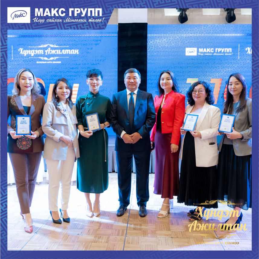 maxgroup_mgl's tweet photo. “Макс Групп” 5 болон 10 жилээс дээш тогтвортой ажиллаж буй хүндэт 798 ажилтнуудаа хүлээн авч “Алтан тэмдэг” болон “Мөнгөн тэмдэг” гардуулж, ирээдүйд өсөн нэмэгдэх үнэ цэнтэй Сүү ХК”-ийн хувьцааг бэлэглэлээ.
“Илүү Сайхан Монголыг Хамтын Үнэ Цэнээр Бүтээлцье”

#maxgroup https://t.co/6iFTW6ajjJ