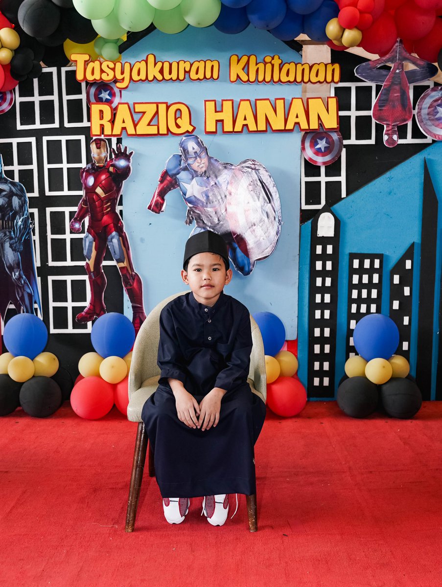 _ridwanakbar's tweet photo. Selamat kepada ananda Raziq Hanan yang sudah disunat. Semoga cepat sembuh dan jadi anak soleh. 
#khitanan
#sunat https://t.co/VnFjxheGk5