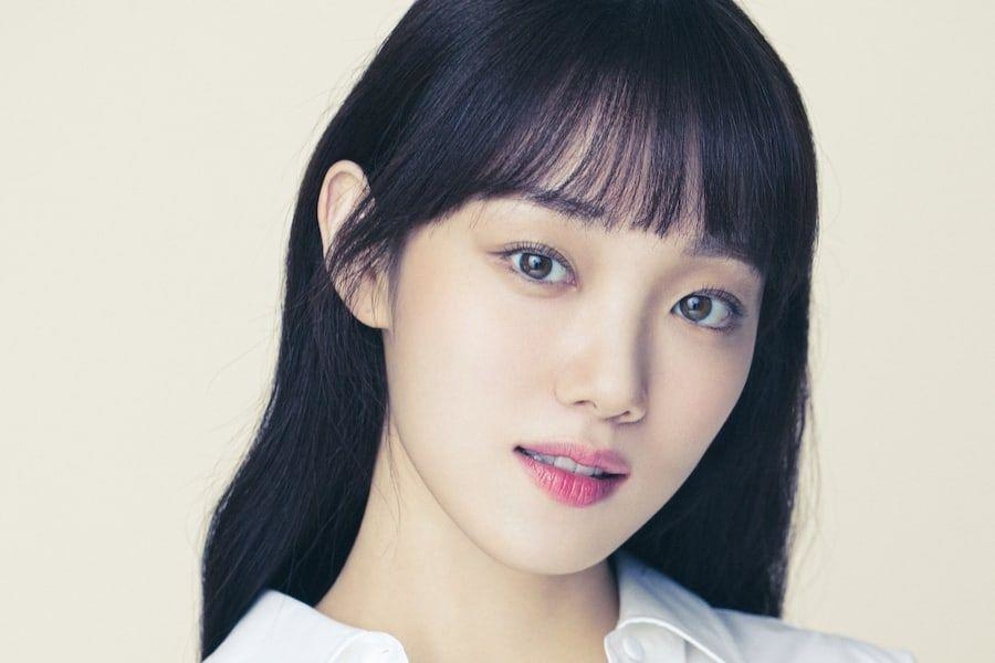 soompi's tweet photo. #LeeSungKyung Reported For Korean Production Of Musical "#Aladdin" + YG Briefly Comments
https://t.co/kJJLdeb1Yf https://t.co/tNs7dHfeSy