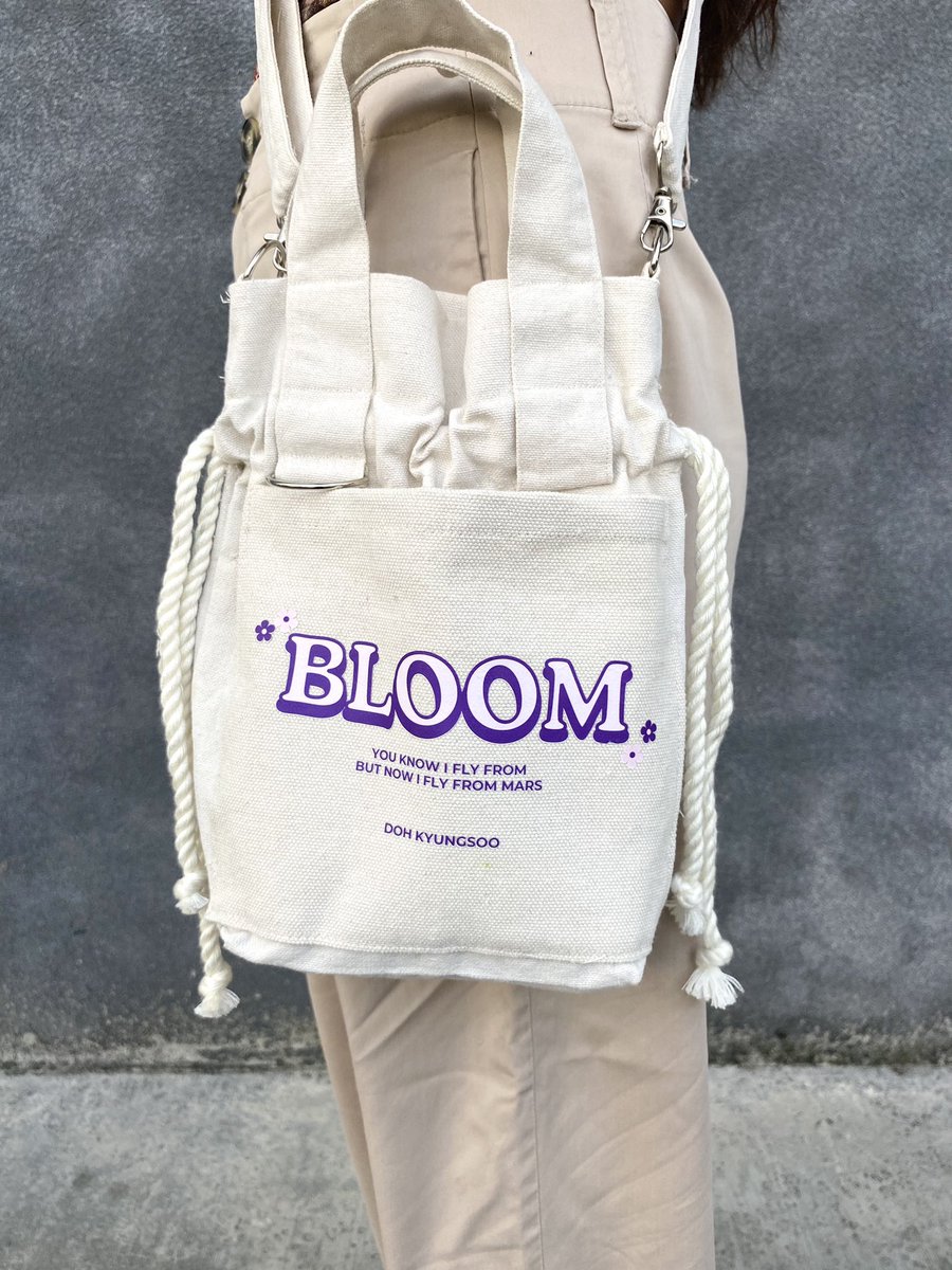 SnowflakeGO's tweet photo. [ 🇲🇽 go | help rt ]

bloom totes collection ⋆˚✿˖°
by @cosmic_clubph ✧

💸 Bloom Wide Tote $190
💸 Bloom Micro Bag $180
💸 Kyungsoo Lovers Cross Body Bag $220

❗ Cierre de pedido el 18 de Julio 9:00 pm CST❗

🔗; https://t.co/1xkXCFvCqc

* Precios + ems

#kyungsoo #exol #exo https://t.co/gpGLxBQsUa