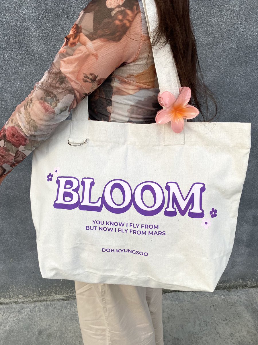 SnowflakeGO's tweet photo. [ 🇲🇽 go | help rt ]

bloom totes collection ⋆˚✿˖°
by @cosmic_clubph ✧

💸 Bloom Wide Tote $190
💸 Bloom Micro Bag $180
💸 Kyungsoo Lovers Cross Body Bag $220

❗ Cierre de pedido el 18 de Julio 9:00 pm CST❗

🔗; https://t.co/1xkXCFvCqc

* Precios + ems

#kyungsoo #exol #exo https://t.co/gpGLxBQsUa