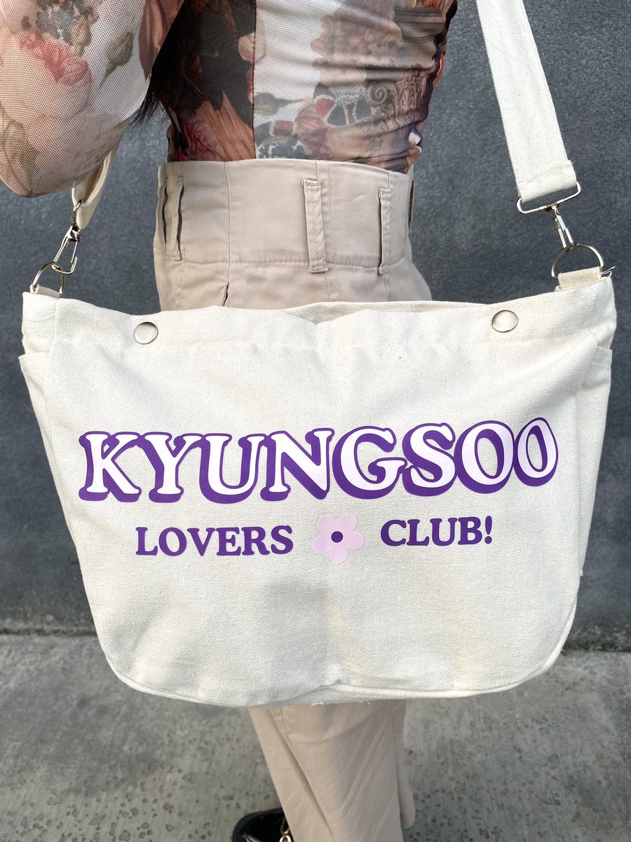SnowflakeGO's tweet photo. [ 🇲🇽 go | help rt ]

bloom totes collection ⋆˚✿˖°
by @cosmic_clubph ✧

💸 Bloom Wide Tote $190
💸 Bloom Micro Bag $180
💸 Kyungsoo Lovers Cross Body Bag $220

❗ Cierre de pedido el 18 de Julio 9:00 pm CST❗

🔗; https://t.co/1xkXCFvCqc

* Precios + ems

#kyungsoo #exol #exo https://t.co/gpGLxBQsUa