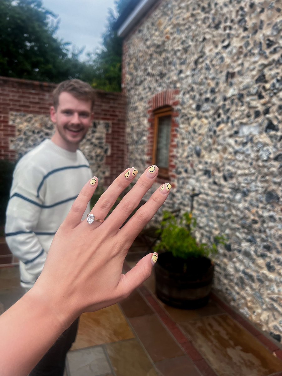 FourfieldsMissJ's tweet photo. Mrs Wilding pending…💍 https://t.co/x3ZFQIJsFI